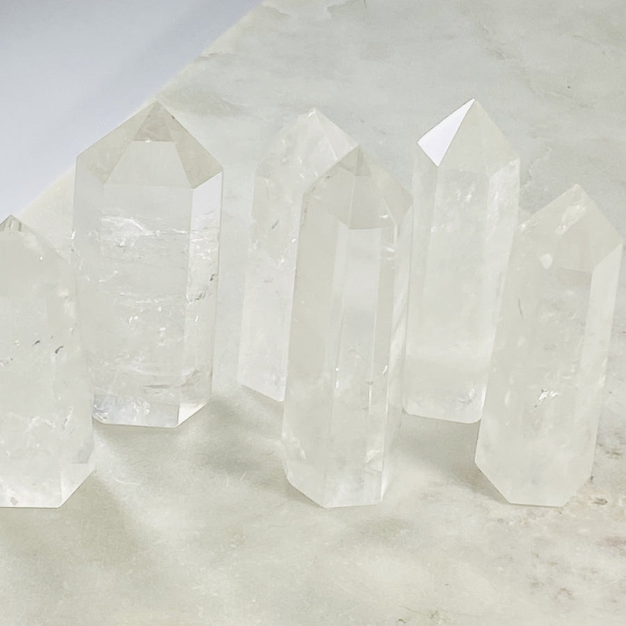 quartz crystal point for amplifying energy